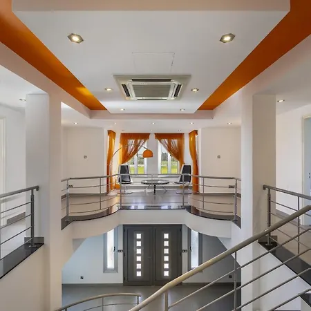 Larnaca Zoe Villa *